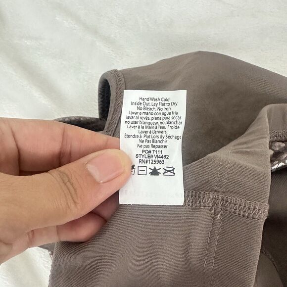 Beyond Yoga Viper Snake High Waisted 7/8 Leggings & First Class Cropped Tank s - Picture 14 of 16